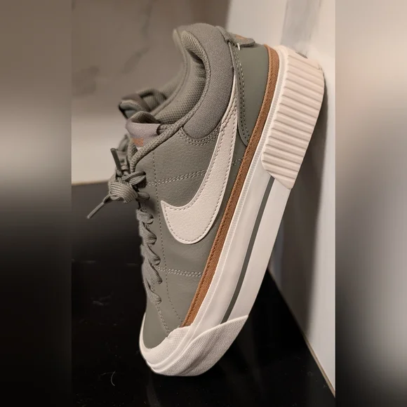 Nike Wmns Court Legacy Lift 'Light Army’ Sneakers Size 8 MSRP $95 - Picture 6 of 10